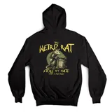 Campera negra con capucha y cierre frontal, confeccionada en algodón. Presenta un estampado gráfico en la espalda con la ilustración de una rata bebiendo mate junto a un tacho de basura y el texto 'The Weird Rat Stole My Mate'.