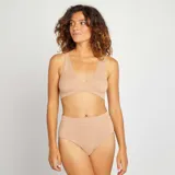 Pack de dos braguitas de corte alto y diseño sin costuras, confeccionadas en tejido acanalado de color beige.