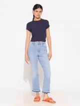 Jean cropped de tiro medio confeccionado en denim de algodón sutilmente elastizado, de botamangas semi-oxford.