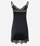 Camisón Lov de microfibra color negro, con escote en V, breteles finos ajustables y delicados detalles de encaje en el escote y en el ruedo inferior.