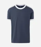 Remera de algodón color celeste con cuello redondo y bordes de mangas en color blanco. Presenta diseño de rayas dobles blancas en los hombros y mangas.