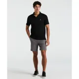 Polo negro de tejido interlock, diseño liso con el logo Sticker Pete bordado al pecho, tapeta con botones y cuello acanalado.