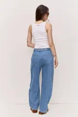 Musculosa básica de escote redondo y canalé ajustado al cuerpo, con tiras finas y terminación limpia en el ruedo.