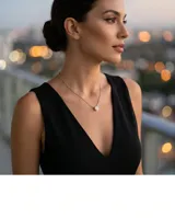 Collar de plata 925 con cadena fina y dije circular pasante con baño de oro y centro de circonia.