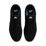 Championes Nike SB Chron 2 de estilo urbano, confeccionados en lona y gamuza negra. Presentan diseño vulcanizado que une la suela con la parte superior para mayor flexibilidad, con amortiguación de espuma y banda protectora en la punta.
