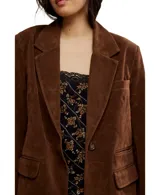 Blazer marrón de corte holgado, con solapas y bolsillos delanteros.