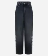 Pantalón de jean color negro con corte baggy y cintura media. Presenta estrellas bordadas con acabado desflecado en las piernas y bolsillos funcionales.