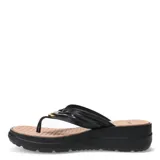 Sandalias tipo ojota con plataforma, color rosado, con tiras finas y detalle metálico en el centro.