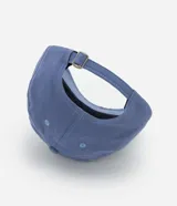 Gorra azul de sarga de algodón, con visera curva y estampa bordada de las letras NYC y la leyenda 'Est. 1992' en blanco.