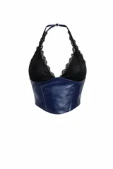 Corset estilo halter con copas de encaje negro y cuerpo de cuero sintético en color azul marino.