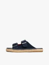 Sandalias Tommy Hilfiger de hombre color azul marino, con dos tiras de ajuste con hebilla plateada, plantilla de cuero y suela de yute y goma.