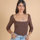 Collar de plata 925 con dije compuesto por tres aros entrelazados de diseño minimalista y cadena de eslabones finos.