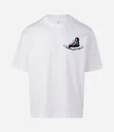 Remera de algodón color blanco con cuello redondo y manga corta. Presenta un estampado gráfico en la espalda con los personajes de la serie Hora de Aventura y el logo de la serie.