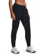 Pantalón de chándal Under Armour Unstoppable para mujer, color negro, con cintura elástica ajustable, bolsillos laterales con cierre y tobillos ajustados. Confeccionado en tejido ultracómodo, repelente al agua y de secado rápido.