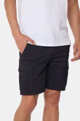 Bermuda cargo azul confeccionada en 98% algodón y 2% spandex.