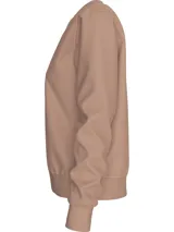 Buzo de tejido de punto color beige claro, con cuello redondo y puños y dobladillo acanalados. Presenta un texto en relieve sutil en el pecho que dice "established nineteen seventy eight".