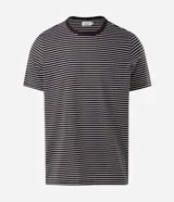 Remera masculina confeccionada en algodón peruano, con diseño de rayas horizontales, cuello redondo oscuro en contraste y mangas cortas.