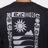 Remera de algodón color beige con efecto lavado, de corte holgado y manga corta. Presenta un pequeño logo estampado en el pecho con diseño de sol y el nombre de la marca.