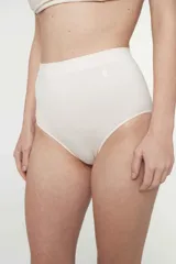 Bombacha de tiro alto confeccionada en microfibra sin costuras, diseñada para brindar suavidad y comodidad en el uso diario.