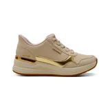 Championes Skechers Slip-ins Billion 2 Top-Tier, de color beige con detalles metalizados en tono dorado. Cuentan con un diseño sin cordones tradicionales, parte superior perforada, plantilla acolchada Air-Cooled Memory Foam y suela con plataforma.