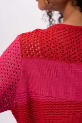 Vestido tejido con diferentes puntos, mangas oxford, con forro interior desmontable.