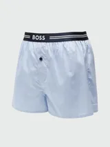 Boxer de pijama color azul marino, con cintura elástica negra que lleva el logo "BOSS" en blanco y dos líneas blancas a cada lado. Presenta una bragueta frontal con un botón visible.