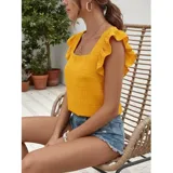 Blusa de color amarillo con textura fruncida, cuello cuadrado y mangas cortas con volados.