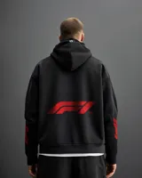 Canguro negro con capucha y cordones, con logo de Fórmula 1 estampado en el pecho y en las mangas, estilo desgastado.