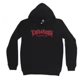 Canguro negro con capucha y cierre parcial con cremallera. Estampado frontal con letras chinas en rojo.