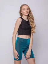 Calza ciclista color violeta brillante, con cintura elástica.