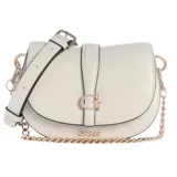 Cartera tipo bandolera Guess modelo Carrie, color beige, con solapa frontal, cierre magnético, logo metálico dorado en el centro y correa combinada de cuero sintético y cadena dorada.