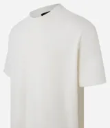 Remera color arena de corte relaxed, confeccionada en algodón texturizado.