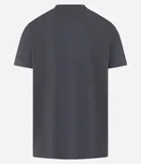 Remera básica de hombre con corte comfort, cuello redondo y manga corta. Confeccionada en tejido de media malla con textura acanalada.