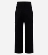 Pantalón cargo marrón de tiro alto con bolsillos laterales y traseros.