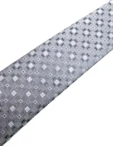 Corbata de seda azul marino con estampado paisley en tonos rosados y blancos.