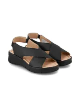 Sandalias de cuero color negro con tiras cruzadas en el empeine, suela de goma con plataforma y detalles de yute.