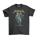 Remera de algodón color gris oscuro con estampado frontal de la banda Metallica, presentando la icónica imagen de la Dama de la Justicia.