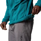 Campera polar de microfibra con cierre frontal completo, cuello alto, bolsillo vertical con cierre en el pecho y bolsillos laterales con cierre. Presenta logo de la marca bordado en el pecho.