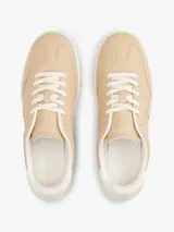 Zapatillas deportivas de corte bajo confeccionadas en piel napa lisa de color beige. Presentan un monograma TH texturizado en el lateral, cierre de cordones blancos y suela de goma blanca a contraste. Incluyen un panel blanco en el talón y forro de poliéster.