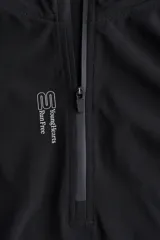 Campera deportiva de running color negro, confeccionada en tejido funcional DryMove. Presenta un diseño de corte holgado con medio cierre frontal, capucha de doble capa, mangas raglán con abertura para el pulgar y bolsillos laterales con cierre. Incluye cordón elástico ajustable en el bajo y detalles reflectantes.