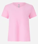 Remera de algodón color mostaza, con cuello en V y mangas cortas.