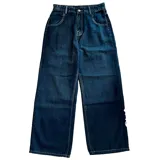 Pantalón jean azul oscuro, corte baggy, tiro medio y estampado con serigrafía de dragón, texto y símbolos.