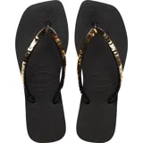 Ojotas Havaianas modelo Slim Square con base negra de diseño cuadrado y tiras finas decoradas con lentejuelas doradas.