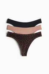 Pack de tres bombachas tipo colaless de microfibra, tiro bajo con cintura en V. Incluye una de color negro, una color tostado y una con estampado de leopardo.