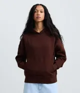 Buzo de algodón con felpa, color marrón chocolate, con capucha estructurada, bolsillo canguro delantero y puños canelados.