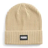 Gorro tipo beanie de punto acanalado en color negro, con vuelta en el borde y parche rectangular con el logo de Puma en la parte frontal.