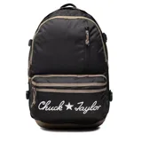 Mochila negra con detalles en marrón claro y logo "Chuck Taylor" estampado en blanco. Cuenta con dos bolsillos frontales con cierre, bolsillos laterales, compartimento interno para laptop, correas acolchadas y costuras reforzadas.