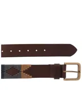 Cinturón de cuero marrón con diseño pampa bordado en hilo azul, beige y marrón. Hebilla metálica rectangular color bronce.