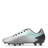 Championes de fútbol 11 Topper modelo Stingray III Mach, color plateado con detalles en negro y líneas en verde agua. Presentan cierre con cordones y suela con tapones para césped.