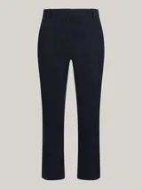 Pantalón chino azul marino de corte slim, con bolsillos laterales y traseros.